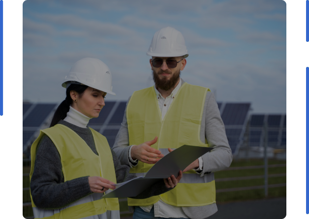 Equipe DiversiTec em instalação de energia solar
